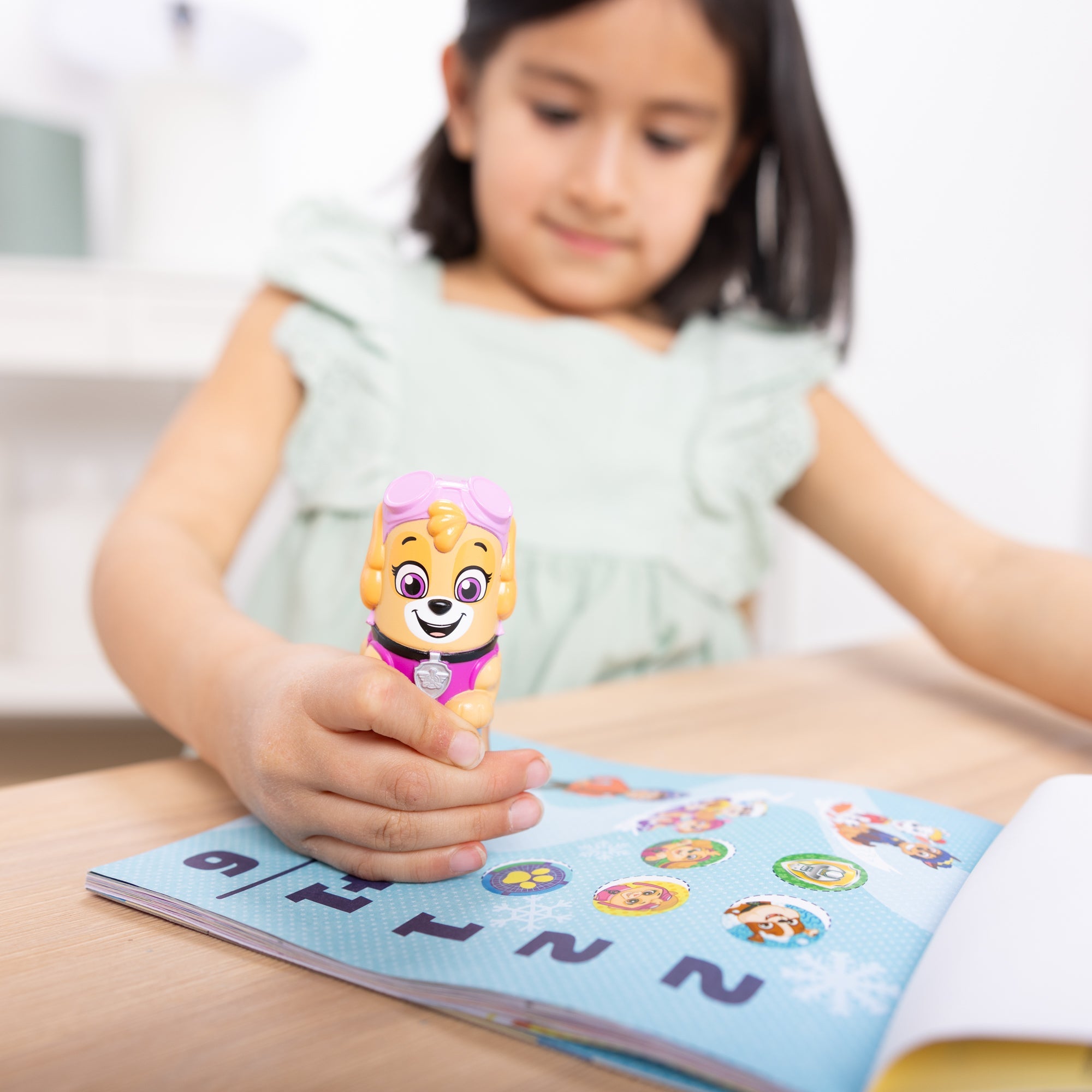 Sticker WOW!? Activity Pad & Sticker Stamper – PAW Patrol Skye