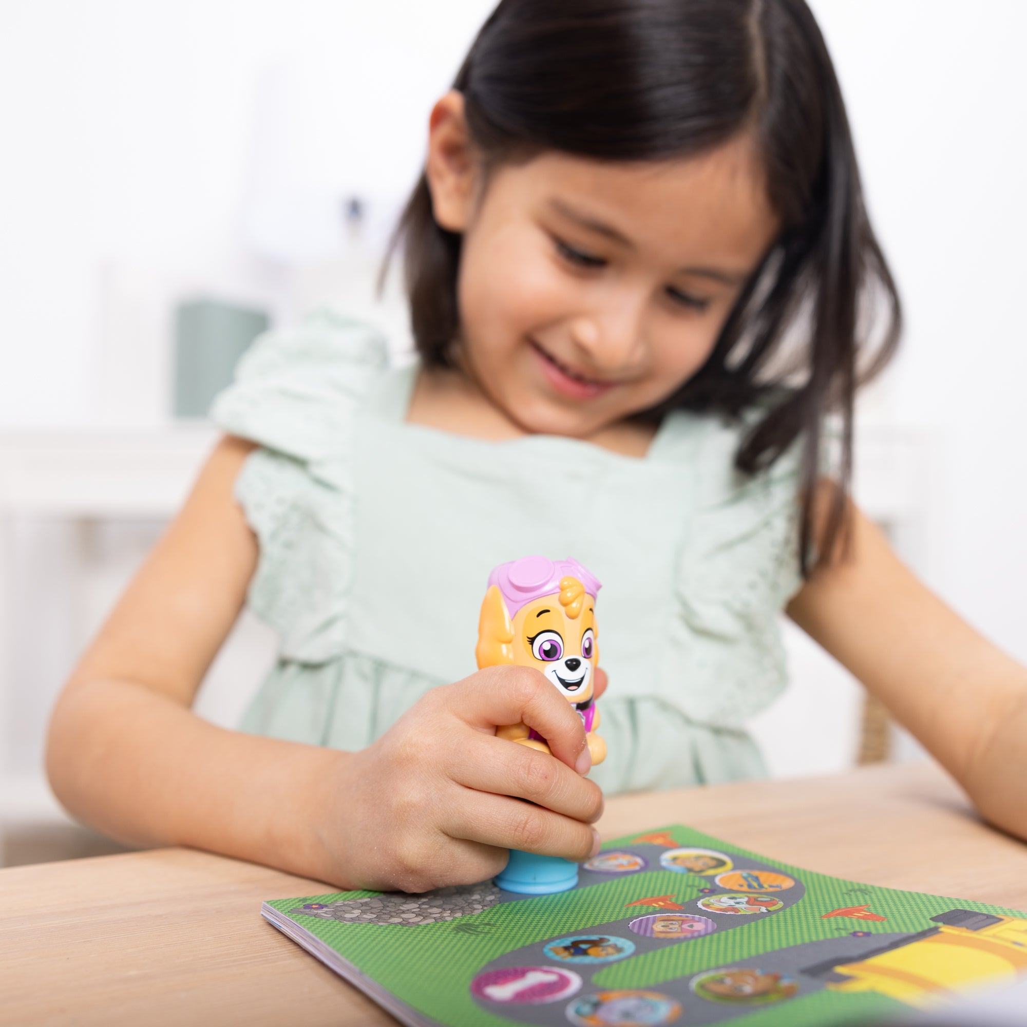 Sticker WOW!? Activity Pad & Sticker Stamper – PAW Patrol Skye